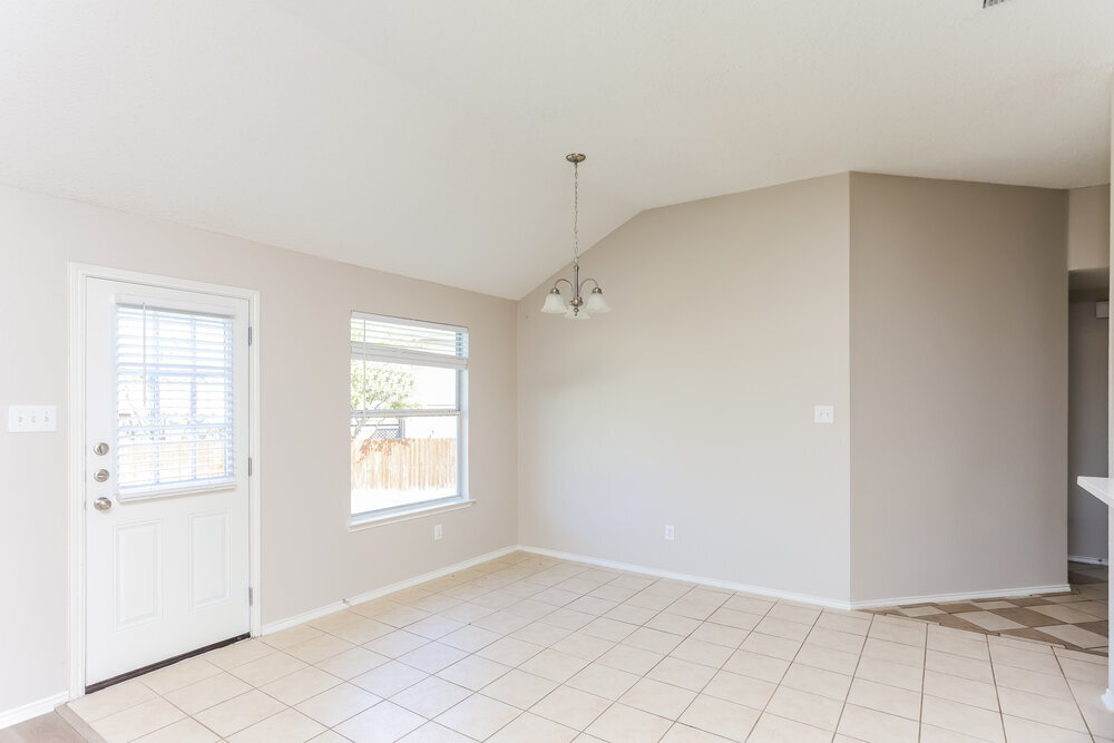 Building Photo - 1205 Hampton Dr