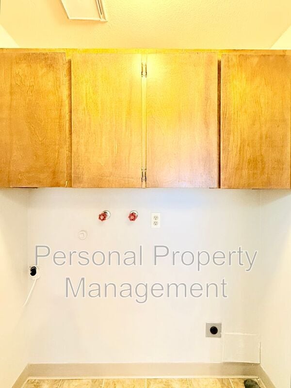 Building Photo - 414 W 39th St