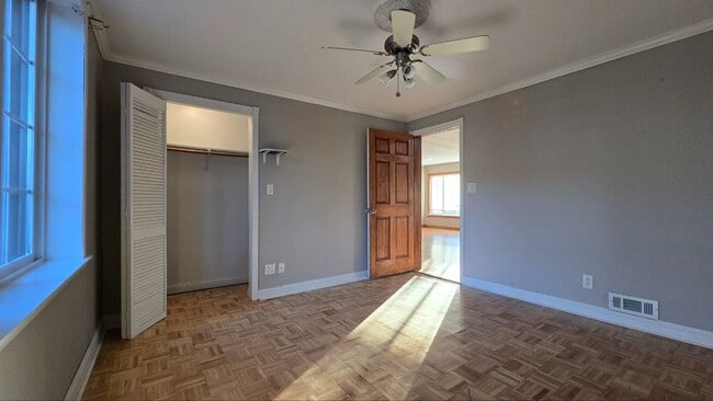 Building Photo - Large 5-Bedroom Home with Backyard Pool, G...