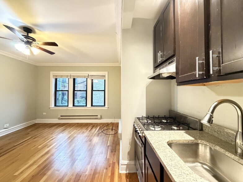 Building Photo - 4707 N Hermitage Ave