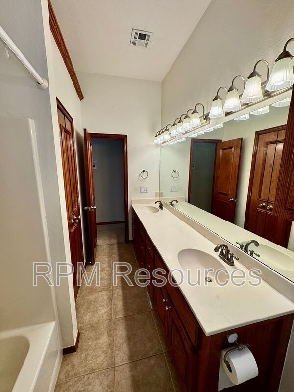 Building Photo - 11917 Wickford Pl