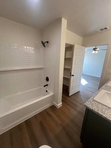 Building Photo - 3111 140th St