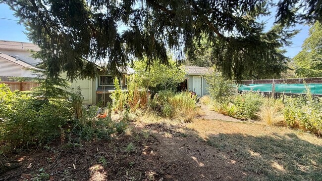 Building Photo - 9340 SE Yamhill St