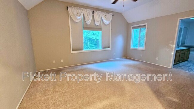 Building Photo - 6559 Gleneagle Ave SW