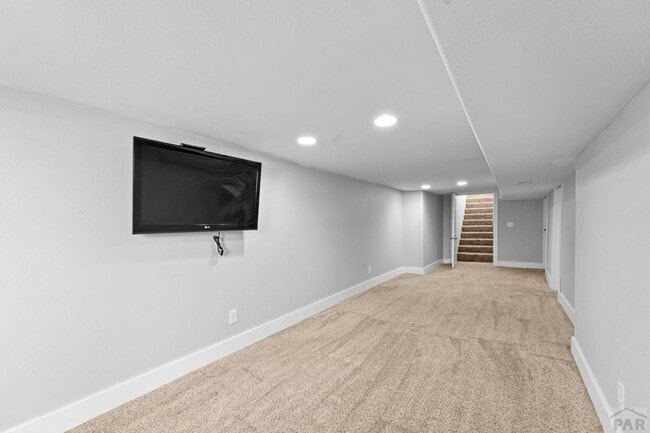 Building Photo - ALL PROSPECTIVE TENANTS MUST SUBMIT A $58 ...