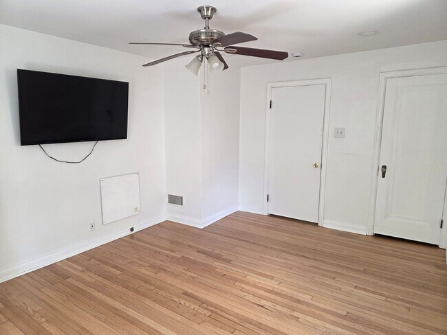 Building Photo - 7264 Northmoor Dr