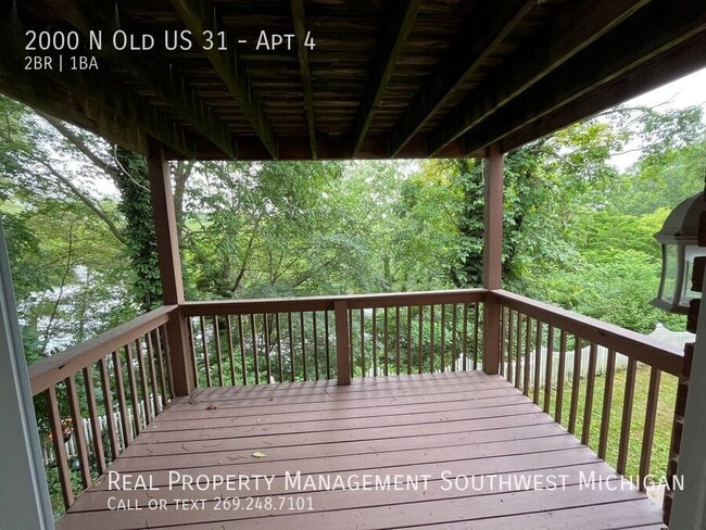 Building Photo - 2000 US-31