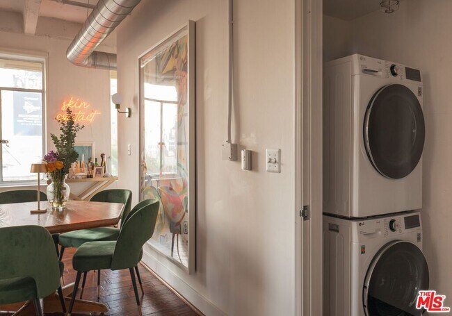 Building Photo - 6253 Hollywood Blvd