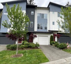Building Photo - 4bd/3.5ba Lynnwood Townhome