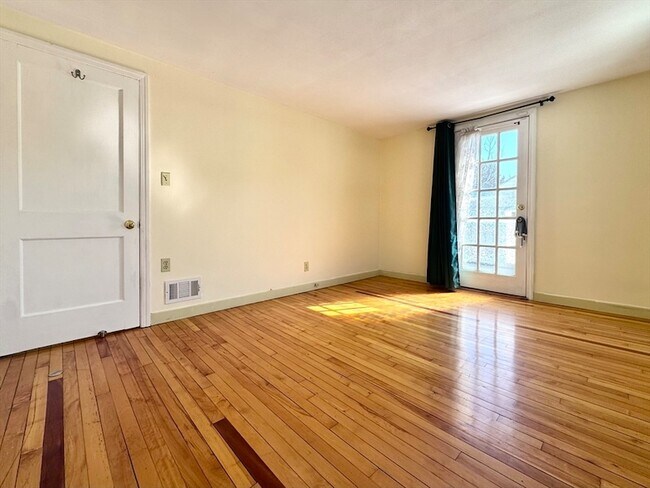 Building Photo - 10 Marrigan St