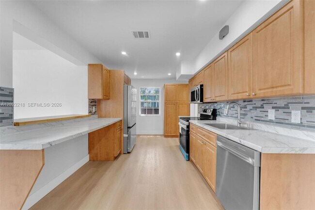Building Photo - 7150 SW 10th St