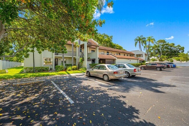 Building Photo - 1100 E Bay Dr