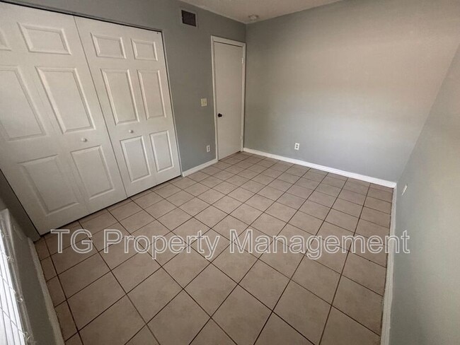 Building Photo - 207 7th St S