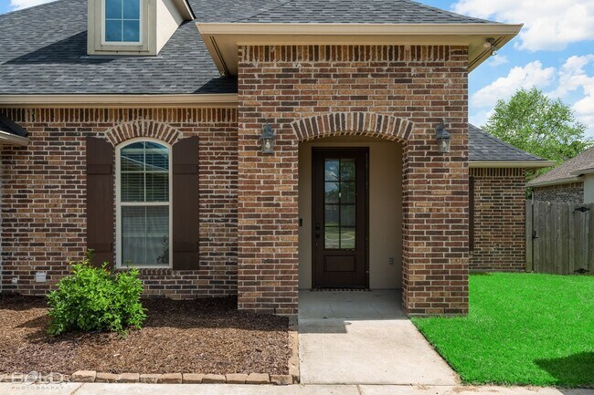Building Photo - Gorgeous Home For Rent!!