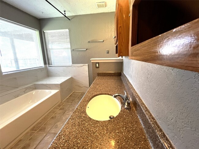 Building Photo - 339 El Toro Ln