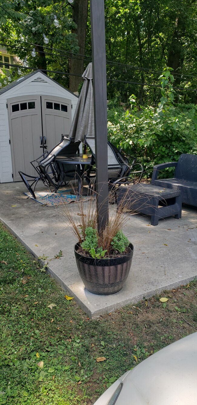 Building Photo - 278 Valley View Road