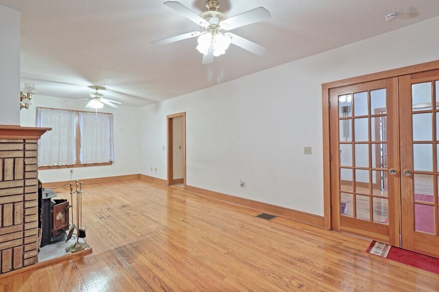 Building Photo - 1129 N Colony Rd