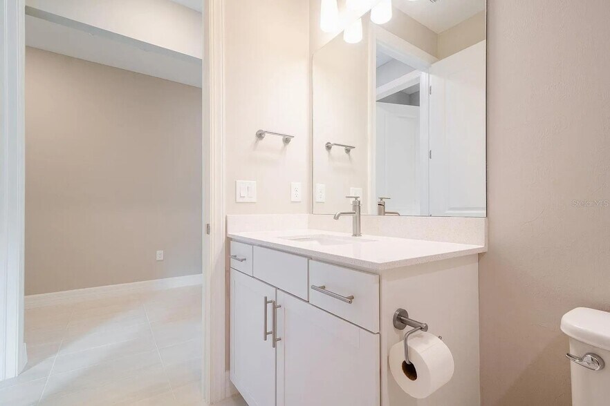 Building Photo - 2175 Darley Oak Way