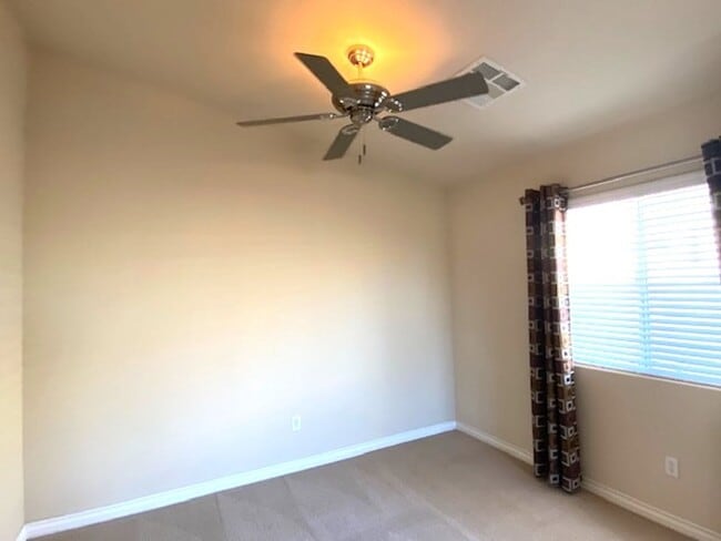 Building Photo - Available on July 31, 2025 For Viewing. Su...