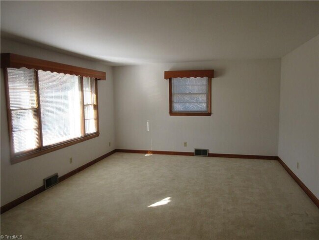 Building Photo - 2 Bed, 2 Bath Home for Rent in Advance