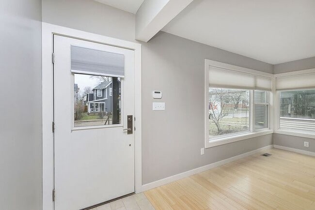 Building Photo - Lovely 3 Bedroom 2.5 Bath Townhome Steps From The Monon!