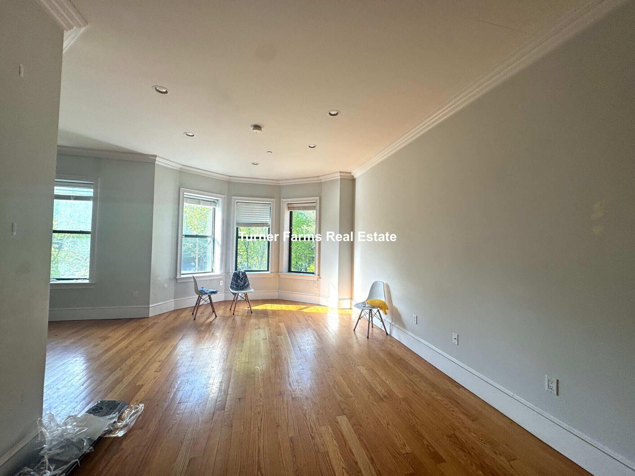 Building Photo - 1087 Beacon St