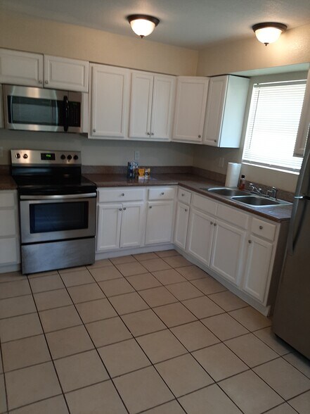 Building Photo - 2620 Angelique Dr