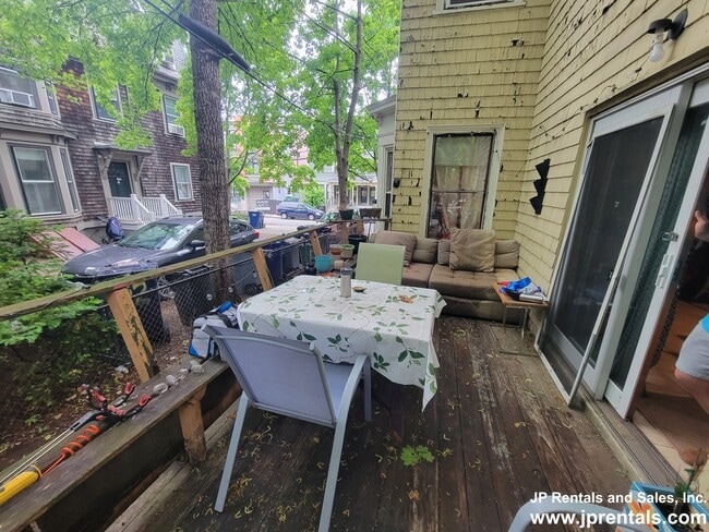 Building Photo - 148 Allston St