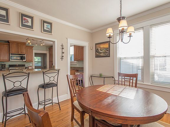 Building Photo - "Charming Nashville Retreat: Spacious 2-Be...