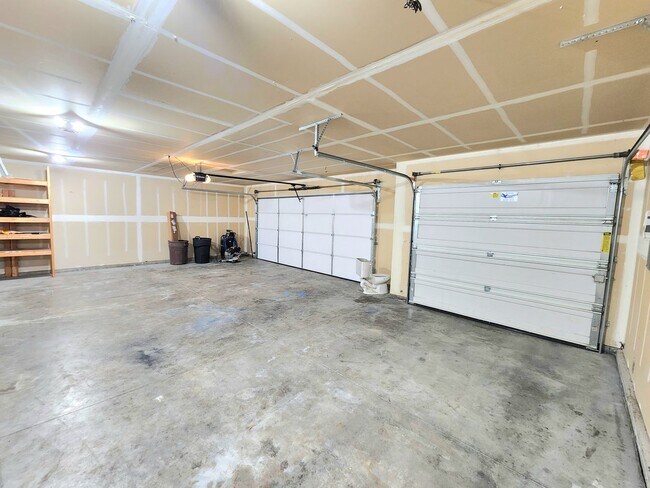 Building Photo - Move In Special- $500.00