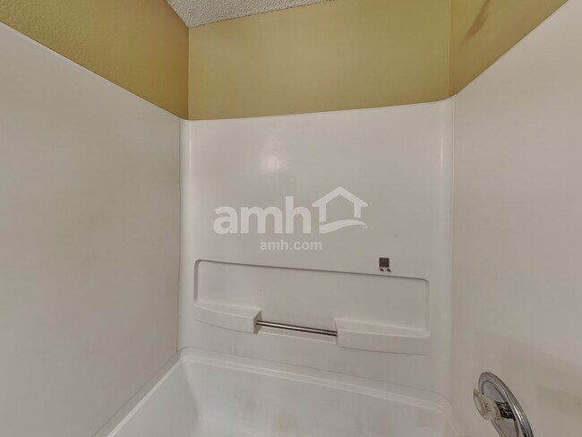 Building Photo - 5862 N Quincy Dr