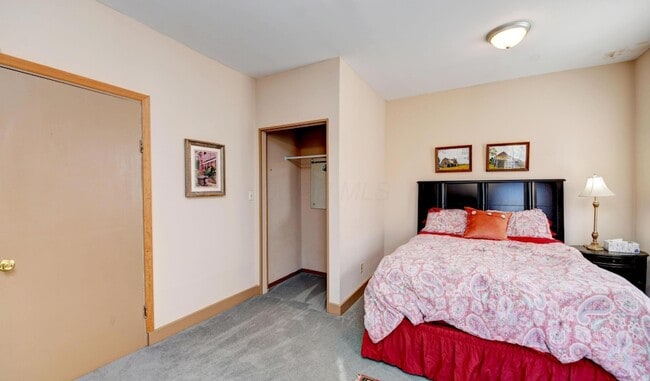 Building Photo - 705 Bryden Rd