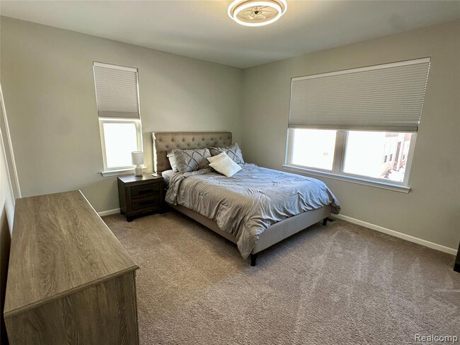 Building Photo - 2500 Normandy Rd