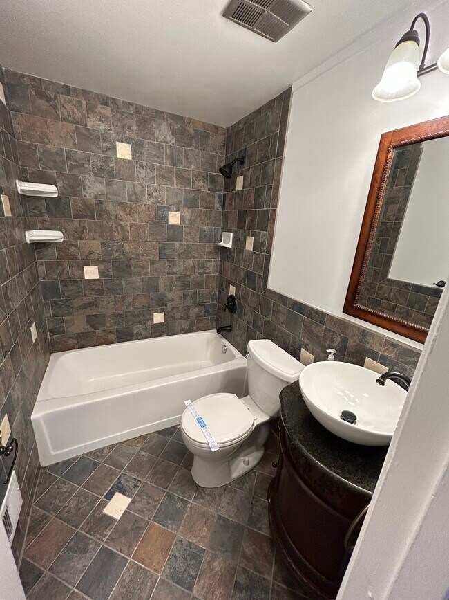 Building Photo - 18 Monhegan Ct