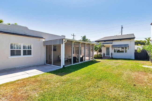 Building Photo - 222 Greenwood Dr