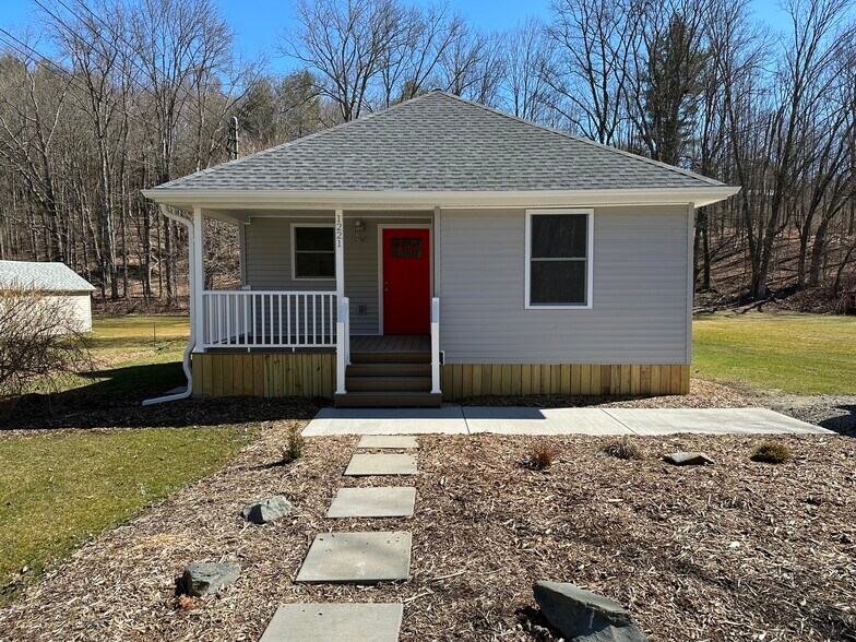 Front - 1221 Main St