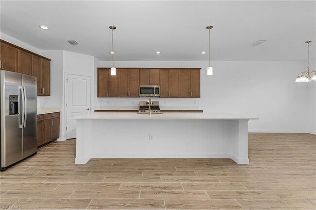 Building Photo - 18316 Ridgeline Dr