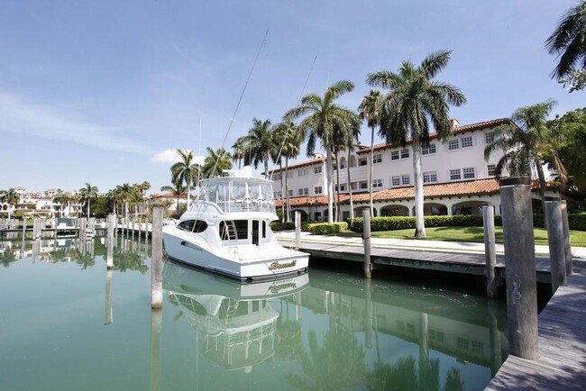 Building Photo - 19116 Fisher Island Dr