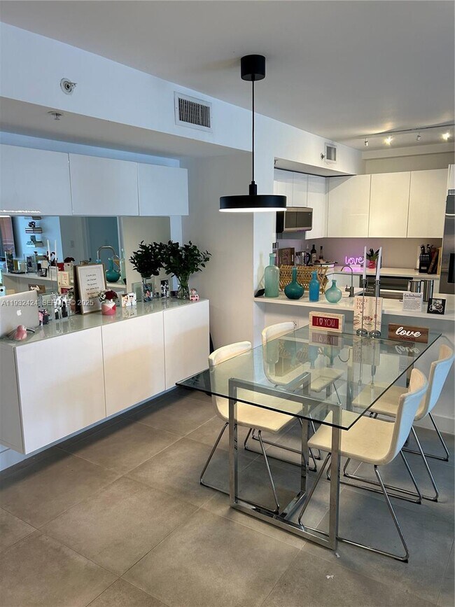 Building Photo - 90 Alton Rd