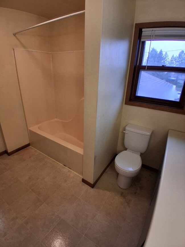 Building Photo - Sycamore Street Duplex