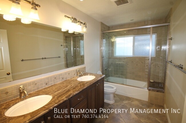 Building Photo - 3008 Azahar St