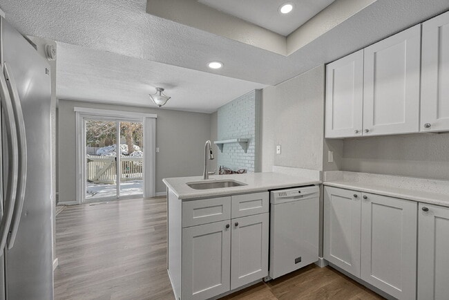 Building Photo - $2,635.95  - $300 OFF First Month's Rent - 4 Bedrooms, 2.5 Bathrooms, Single Family Home in Auror...