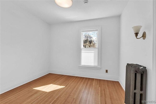 Building Photo - 887 W Ferry St