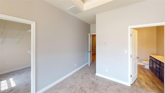Building Photo - 5203 Lombard St