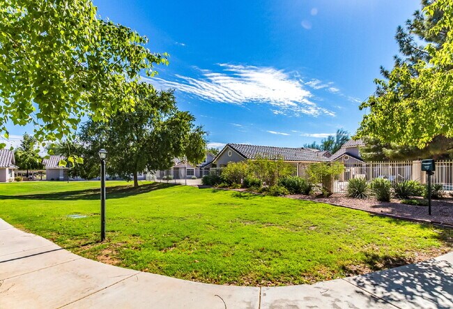 Building Photo - Welcome home to this charming 2-bedroom, 2-bath residence in the heart of Chandler!