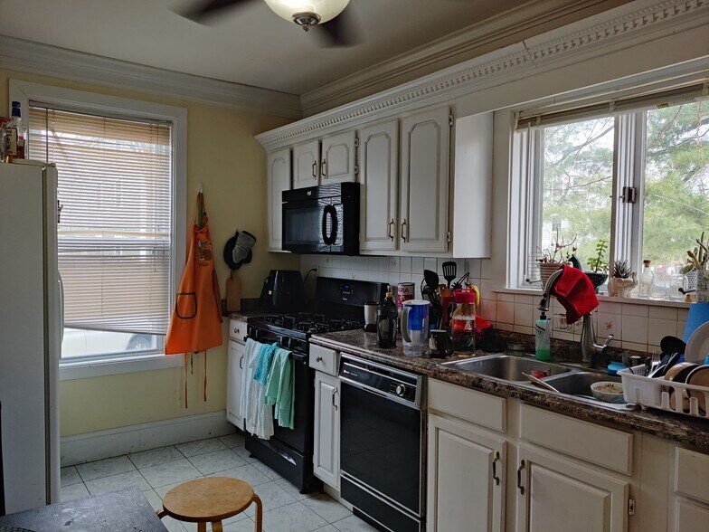 Building Photo - 57 Riverdale St