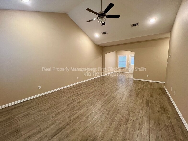Building Photo - 6803 MARIBETTE RD