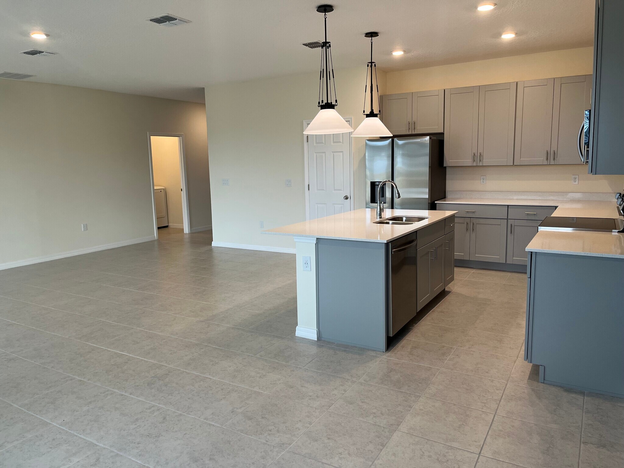 Building Photo - 801 Lemon Ave