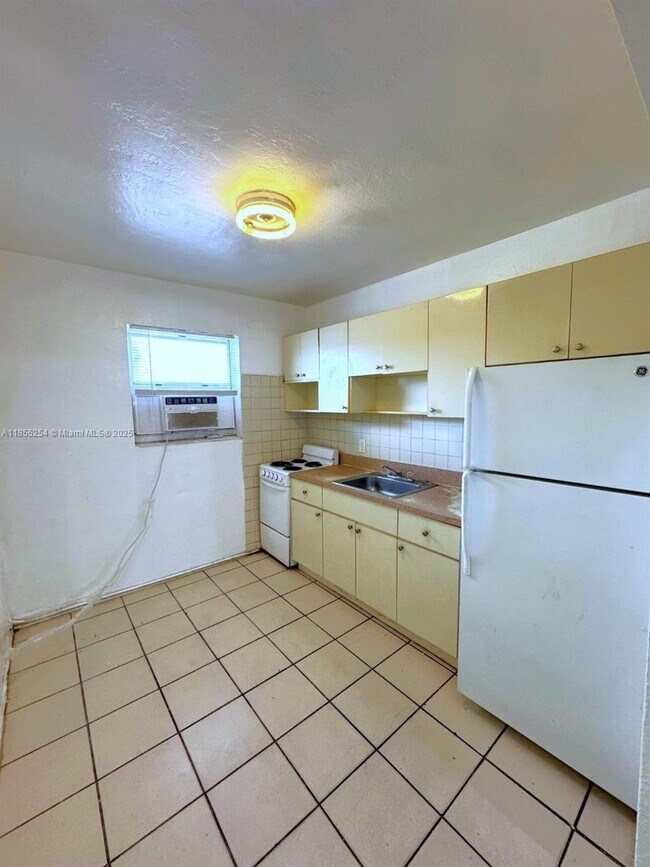 Building Photo - 2275 NW 23rd St