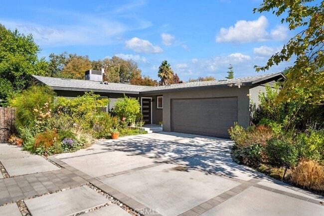 Primary Photo - 22041 San Miguel St